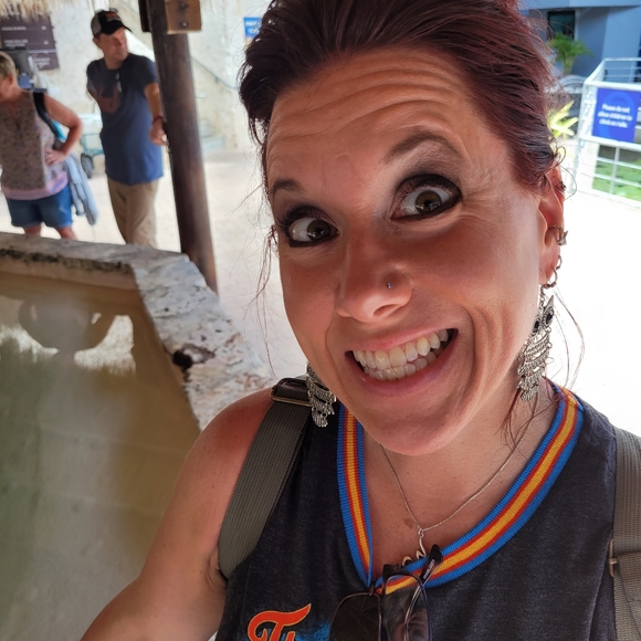 Meet your Posher, Kelly - Picture 3 of 16